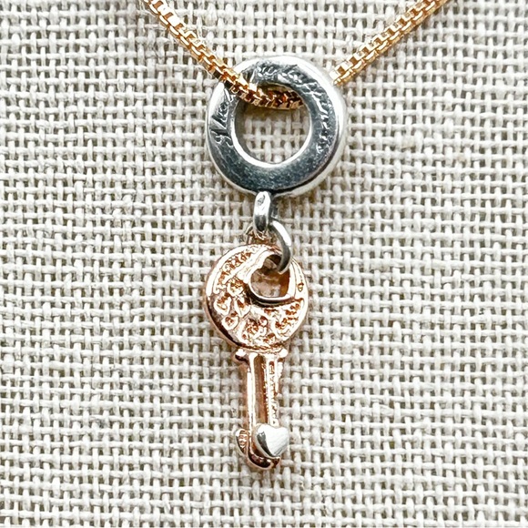 NWOT Sterling silver 18k rose gold plated key necklace pendant 18” - Picture 8 of 9